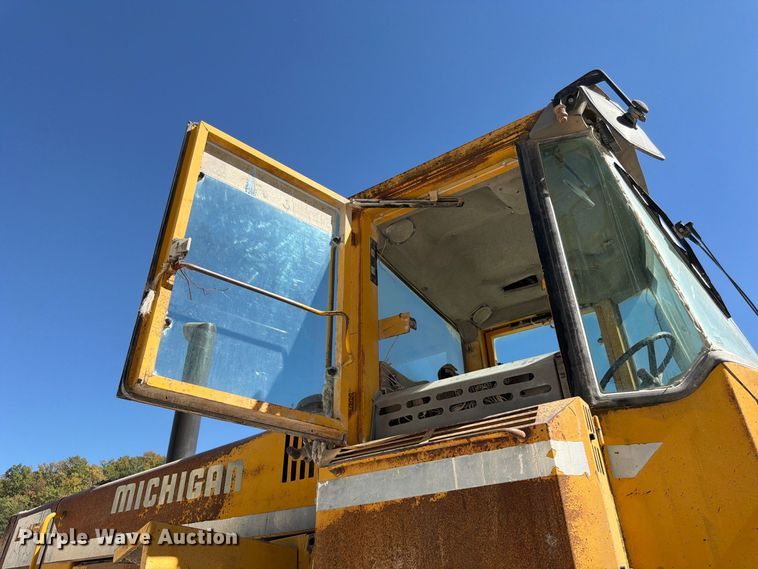 image for item FG0793 1993 Michigan L150 wheel loader