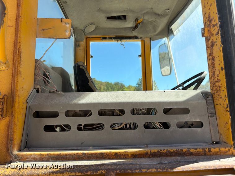 image for item FG0793 1993 Michigan L150 wheel loader
