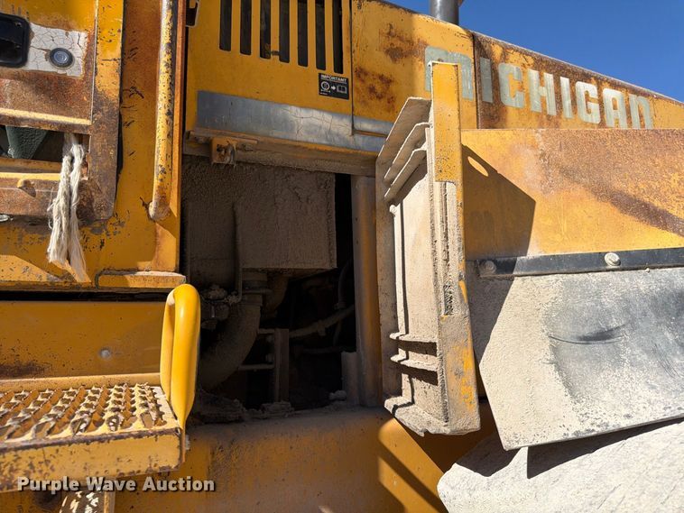 image for item FG0793 1993 Michigan L150 wheel loader