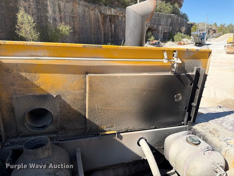 image for item FG0793 1993 Michigan L150 wheel loader