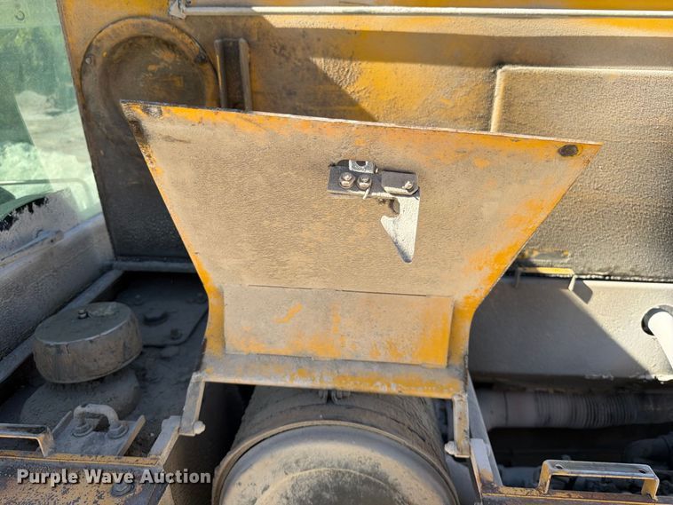 image for item FG0793 1993 Michigan L150 wheel loader