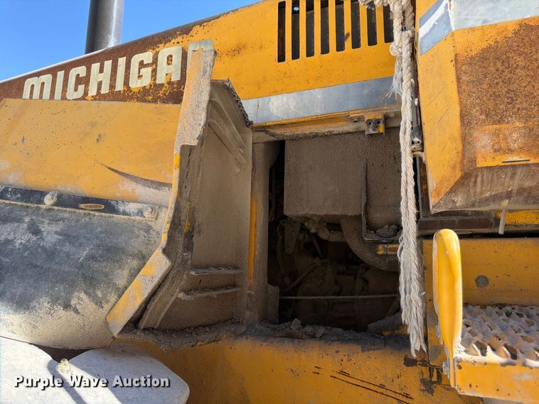 image for item FG0793 1993 Michigan L150 wheel loader