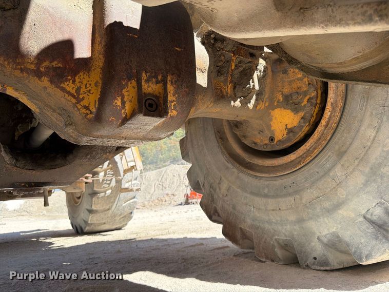 image for item FG0793 1993 Michigan L150 wheel loader