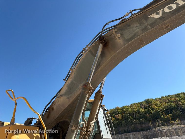 image for item FG0794 2007 Volvo EC460CL excavator