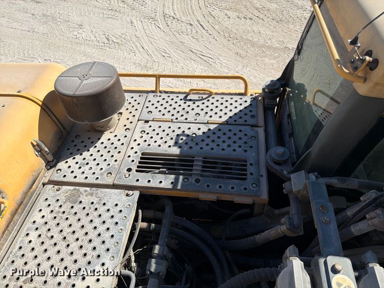 image for item FG0794 2007 Volvo EC460CL excavator
