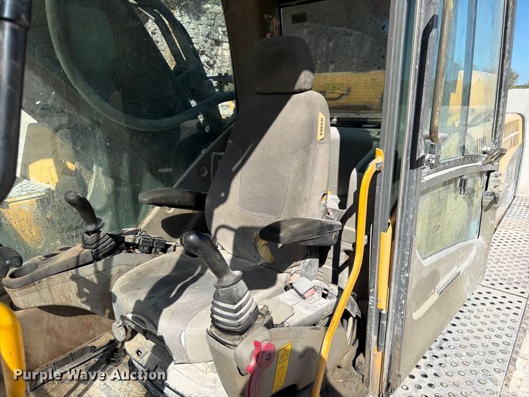 image for item FG0794 2007 Volvo EC460CL excavator