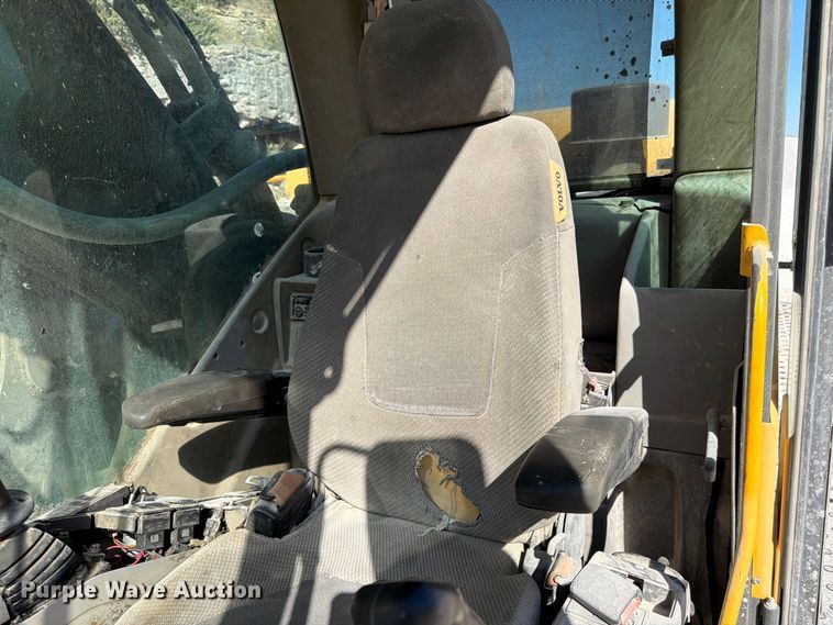 image for item FG0794 2007 Volvo EC460CL excavator