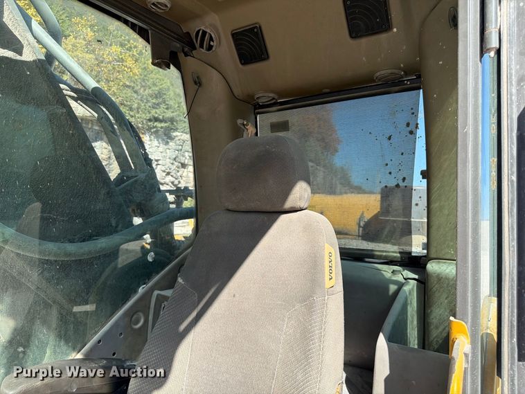 image for item FG0794 2007 Volvo EC460CL excavator