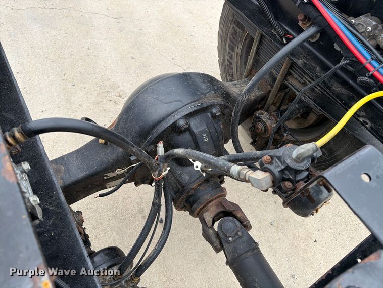 image for item FG0820 2006 International 7300 truck cab and chassis