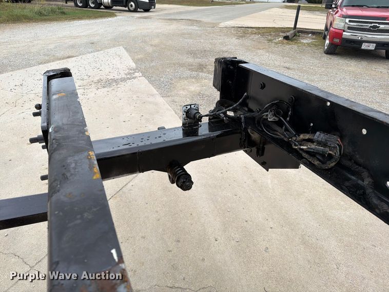 image for item FG0820 2006 International 7300 truck cab and chassis