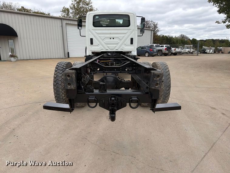 image for item FG0820 2006 International 7300 truck cab and chassis