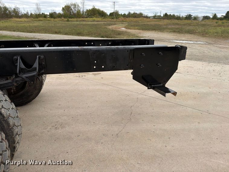 image for item FG0820 2006 International 7300 truck cab and chassis