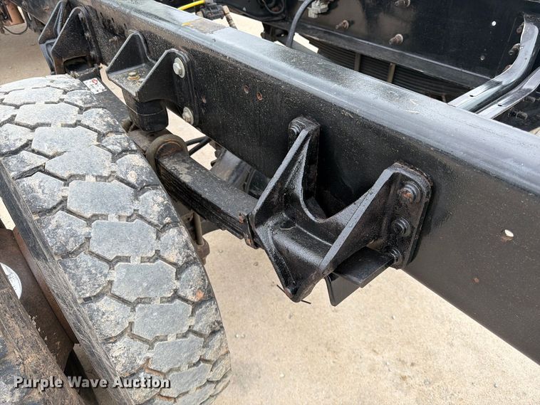 image for item FG0820 2006 International 7300 truck cab and chassis