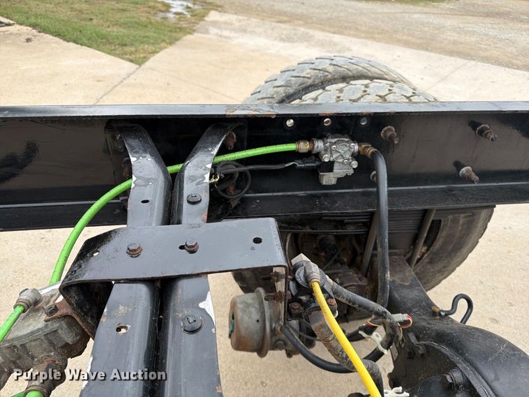 image for item FG0820 2006 International 7300 truck cab and chassis