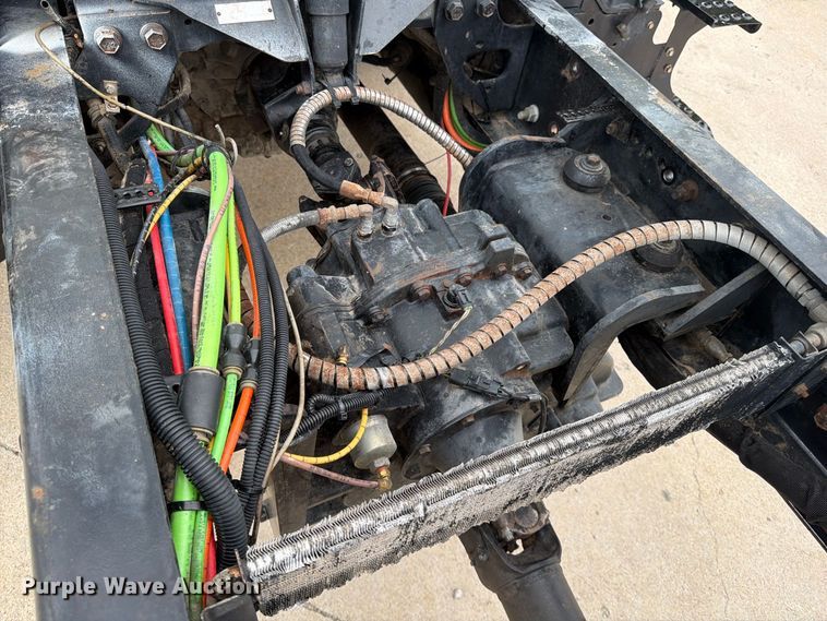 image for item FG0820 2006 International 7300 truck cab and chassis