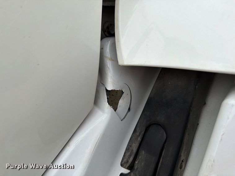 image for item FG0820 2006 International 7300 truck cab and chassis