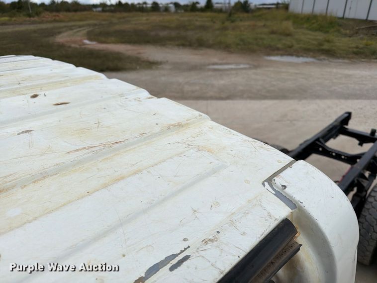 image for item FG0820 2006 International 7300 truck cab and chassis