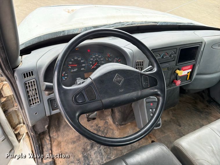 image for item FG0820 2006 International 7300 truck cab and chassis