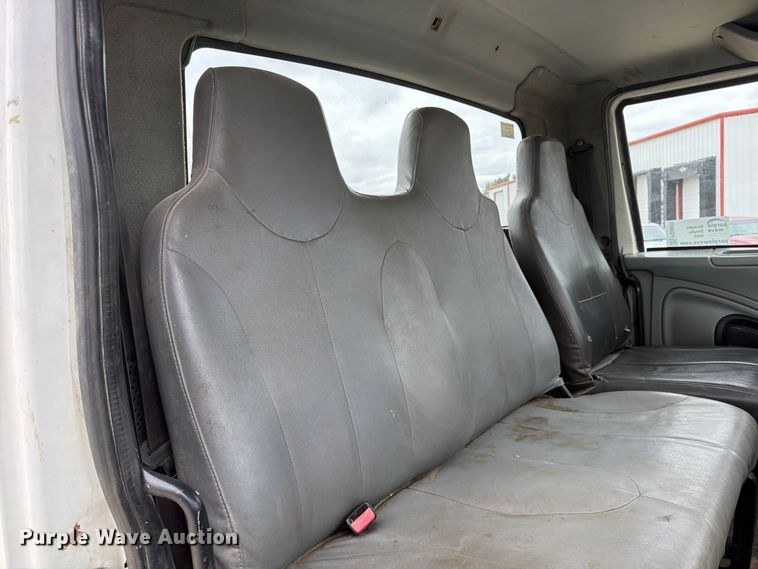 image for item FG0820 2006 International 7300 truck cab and chassis