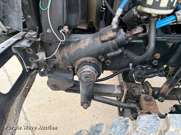 image for item FG0820 2006 International 7300 truck cab and chassis
