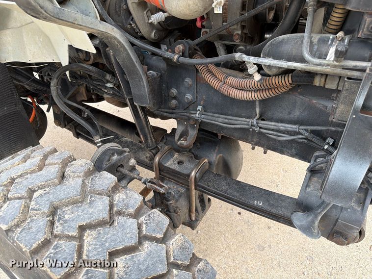 image for item FG0820 2006 International 7300 truck cab and chassis