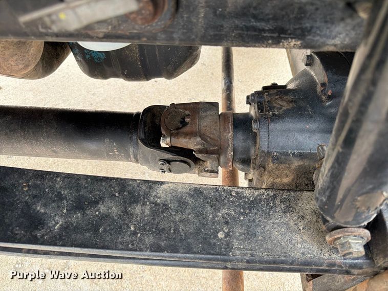 image for item FG0820 2006 International 7300 truck cab and chassis