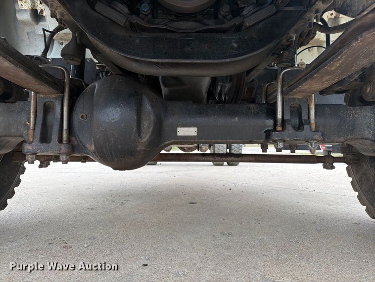 image for item FG0820 2006 International 7300 truck cab and chassis