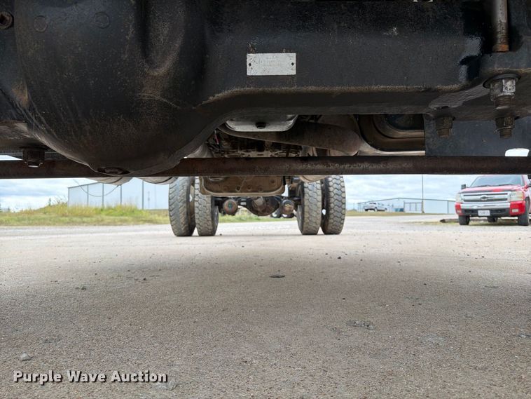 image for item FG0820 2006 International 7300 truck cab and chassis