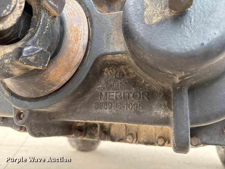 image for item FG0820 2006 International 7300 truck cab and chassis