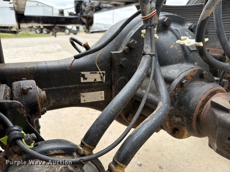 image for item FG0820 2006 International 7300 truck cab and chassis