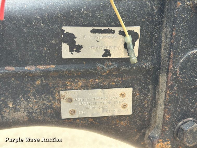 image for item FG0820 2006 International 7300 truck cab and chassis