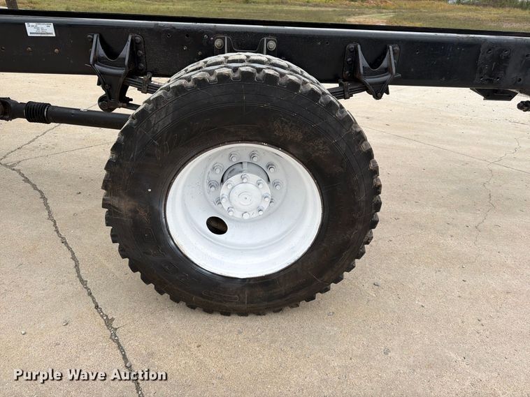 image for item FG0820 2006 International 7300 truck cab and chassis
