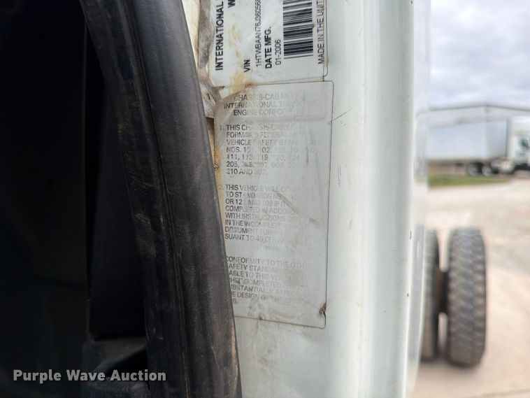 image for item FG0820 2006 International 7300 truck cab and chassis
