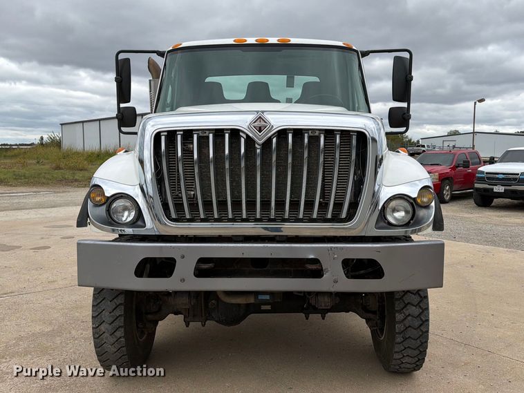 image for item FG0822 2008 International 7300 truck cab and chassis