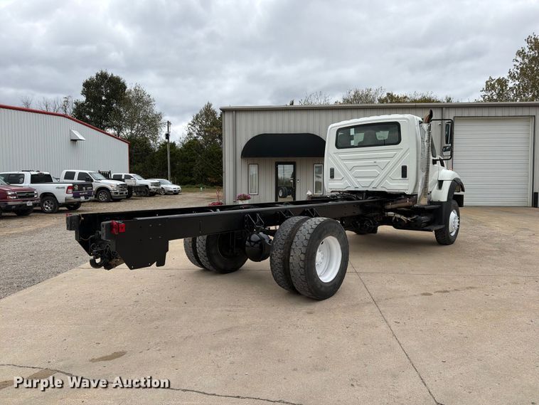 image for item FG0822 2008 International 7300 truck cab and chassis