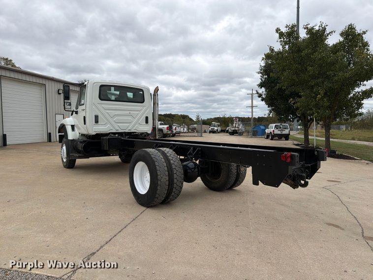 image for item FG0822 2008 International 7300 truck cab and chassis