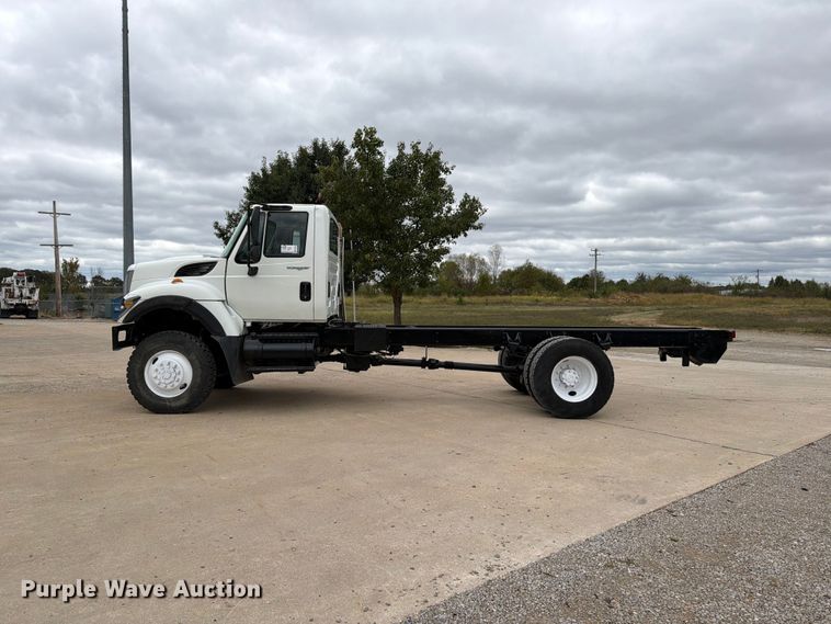 image for item FG0822 2008 International 7300 truck cab and chassis