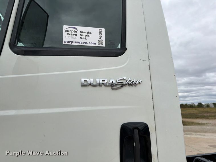 image for item FG0822 2008 International 7300 truck cab and chassis