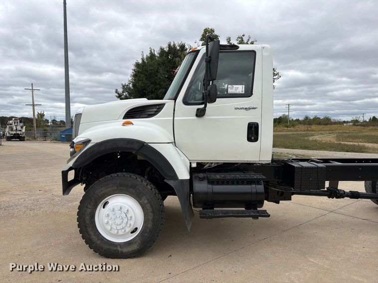 image for item FG0822 2008 International 7300 truck cab and chassis