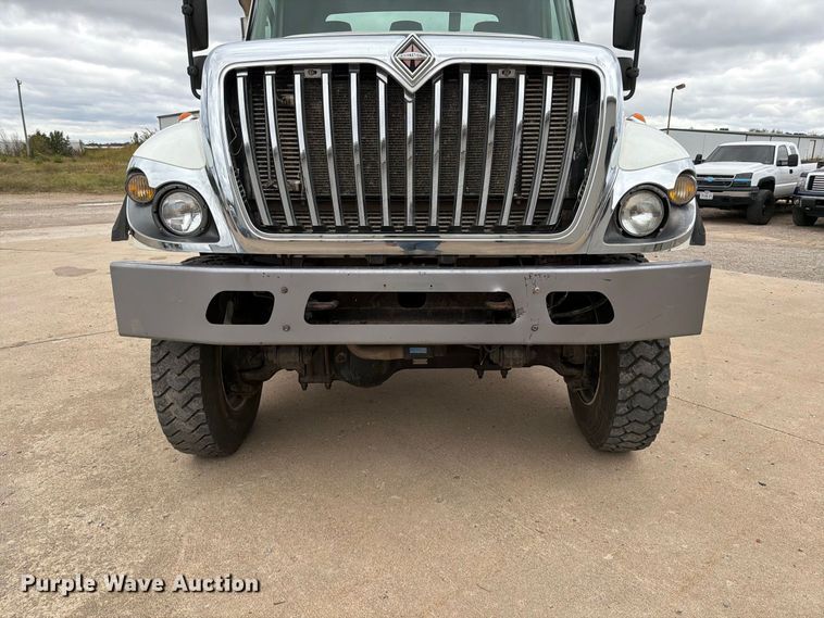 image for item FG0822 2008 International 7300 truck cab and chassis