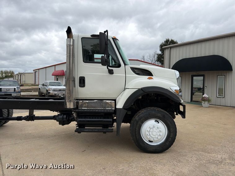 image for item FG0822 2008 International 7300 truck cab and chassis