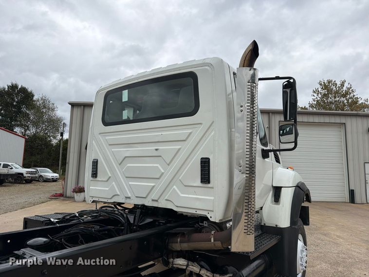 image for item FG0822 2008 International 7300 truck cab and chassis