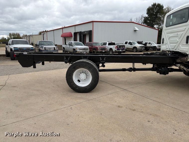image for item FG0822 2008 International 7300 truck cab and chassis