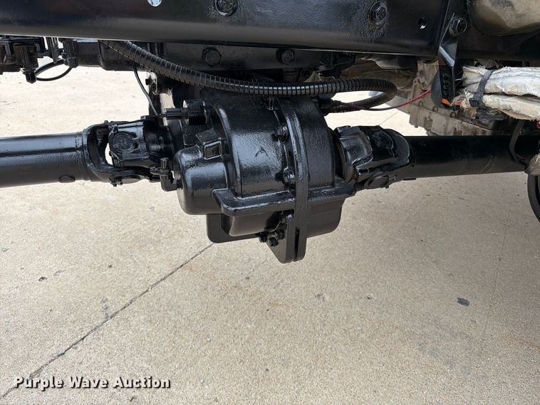 image for item FG0822 2008 International 7300 truck cab and chassis