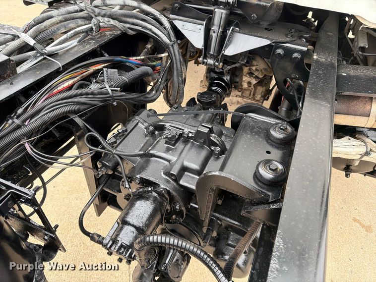 image for item FG0822 2008 International 7300 truck cab and chassis