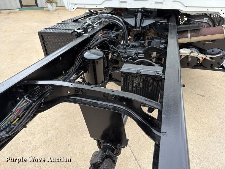 image for item FG0822 2008 International 7300 truck cab and chassis