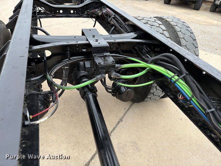 image for item FG0822 2008 International 7300 truck cab and chassis
