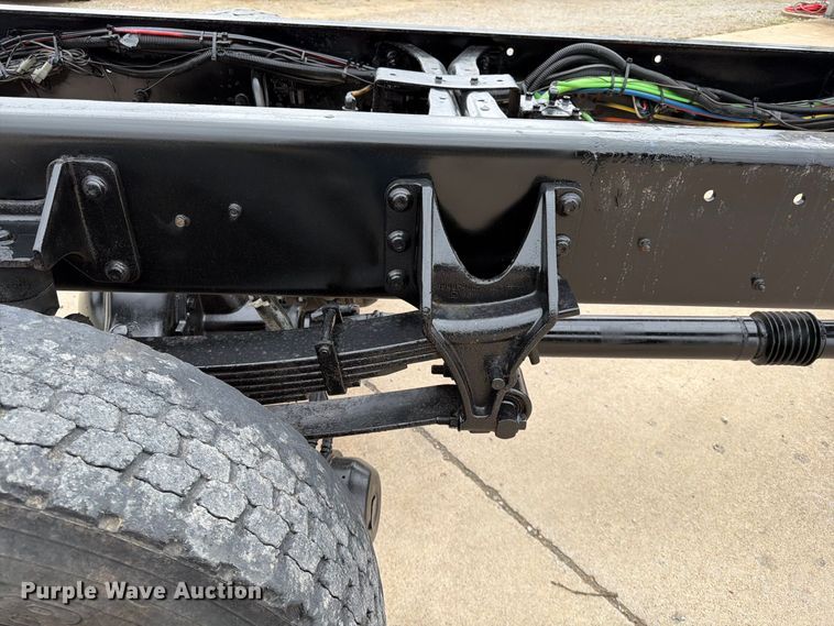 image for item FG0822 2008 International 7300 truck cab and chassis