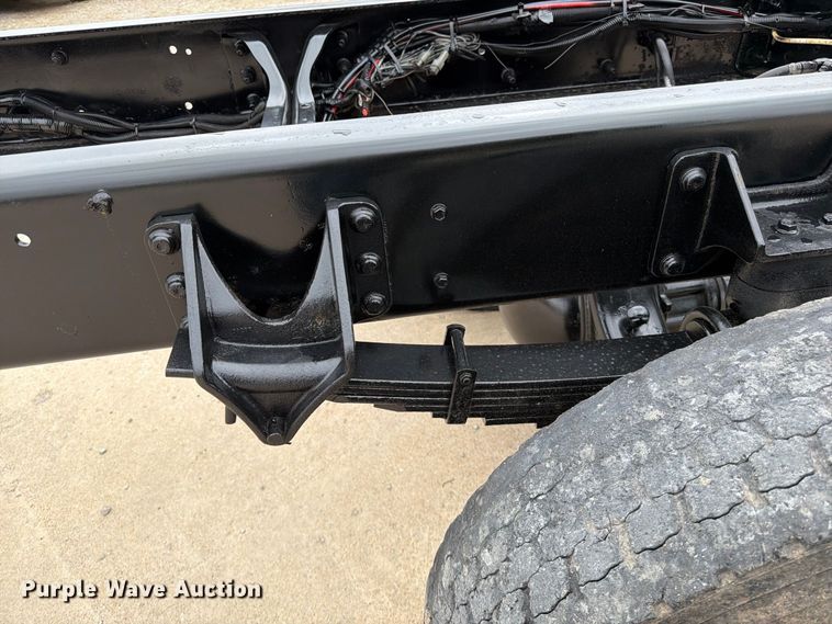 image for item FG0822 2008 International 7300 truck cab and chassis