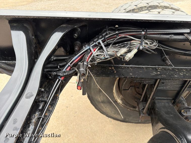 image for item FG0822 2008 International 7300 truck cab and chassis